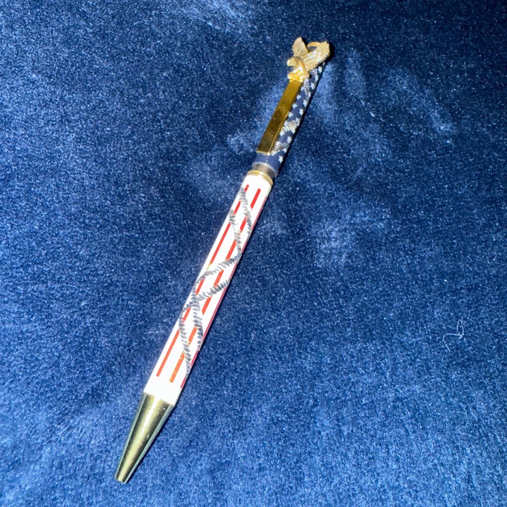 USA Flag Ballpoint Pen With Eagle Clip (1 pack) - Picture 2 of 4